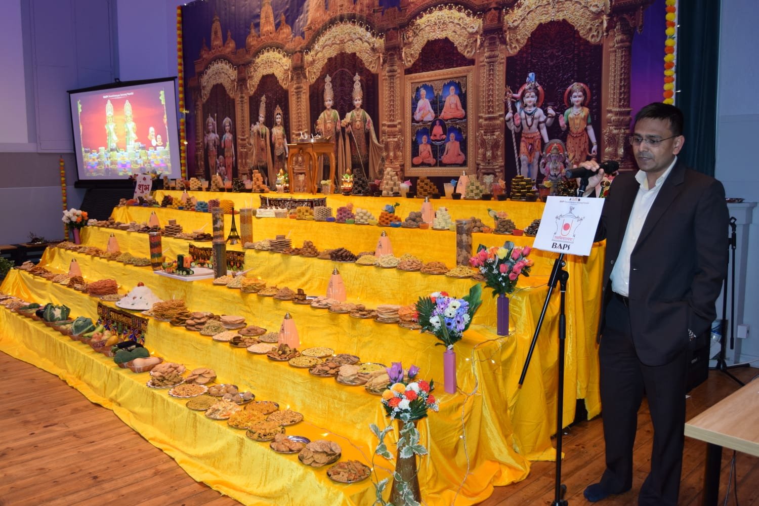 Vice Consul attended the Diwali celebration at BAPS Satsang Centre.