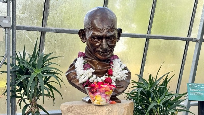 Consulate officials offered floral tributes to Mahatma Gandhi’s bust at Saughton Park on Gandhi Jayanti day.