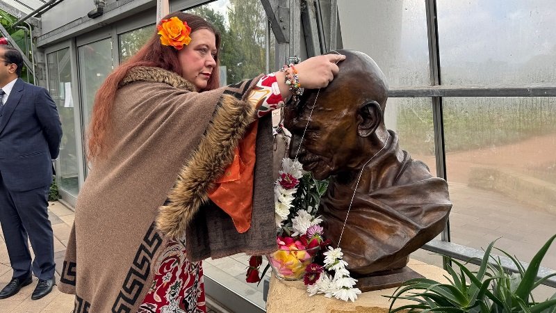 Consulate officials offered floral tributes to Mahatma Gandhi’s bust at Saughton Park on Gandhi Jayanti day.