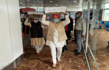 Indian Officials received the three Swaroops of Shri Guru Granth Sahib from Kabul